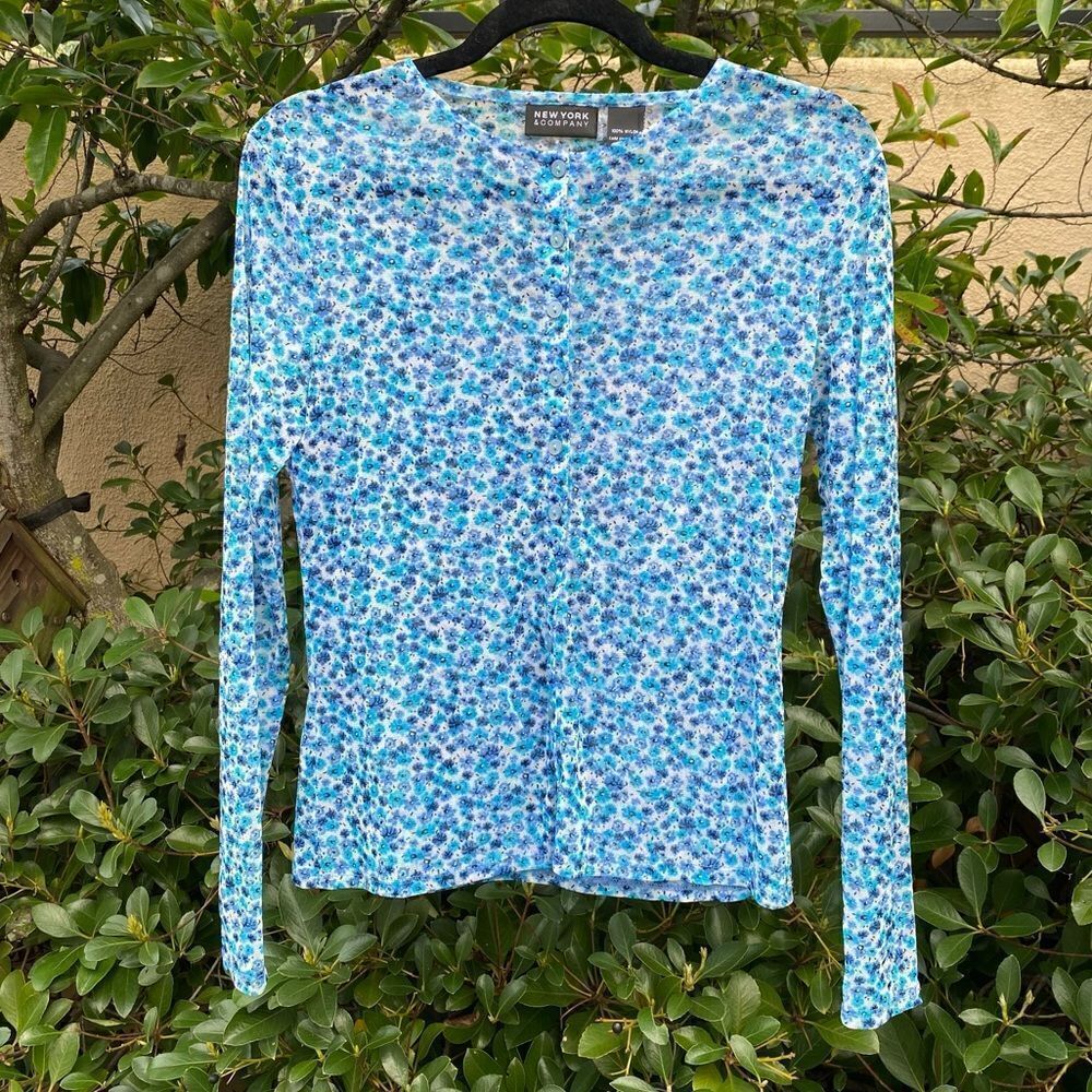 New York & Company Blue Floral Blouse. Size Small.  EUC!